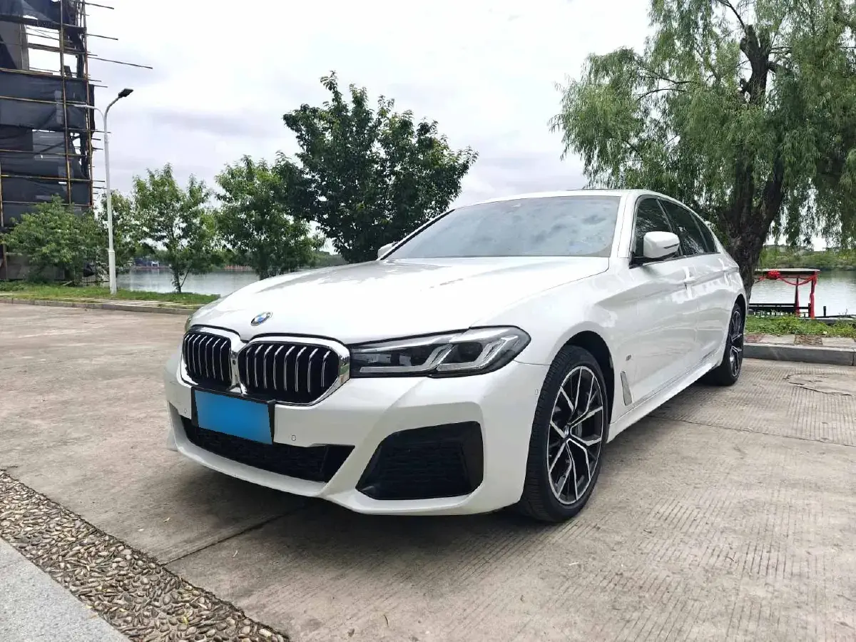2023 BMW 5 Series 2.0T 245HP L4 8AT