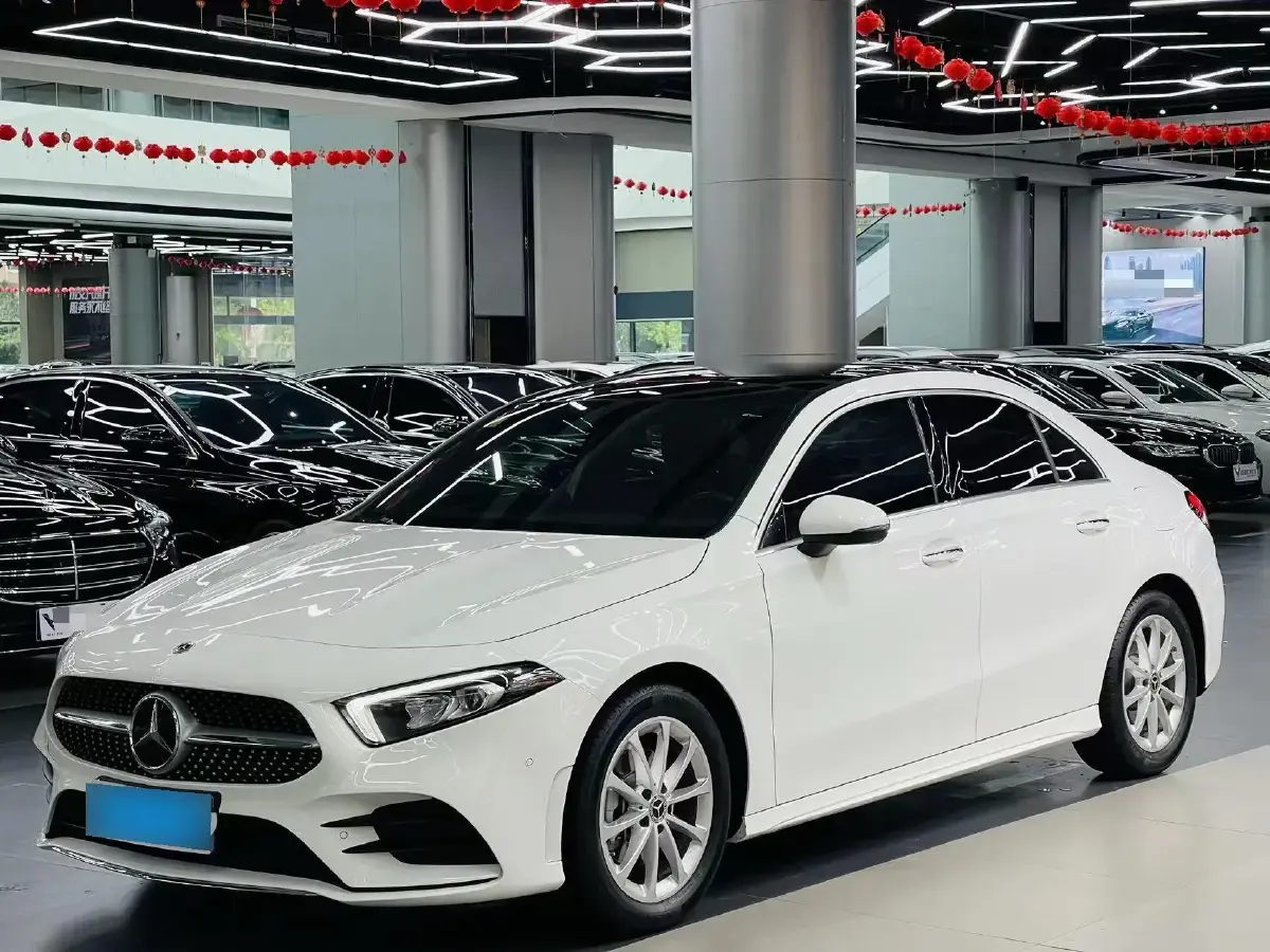 2021 Mercedes-Benz A Class 1.3T 163HP L4 7DCT