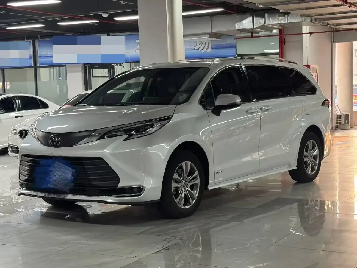 2024 Toyota Sienna 2.5L 189HP L4 E-CVT Hybrid