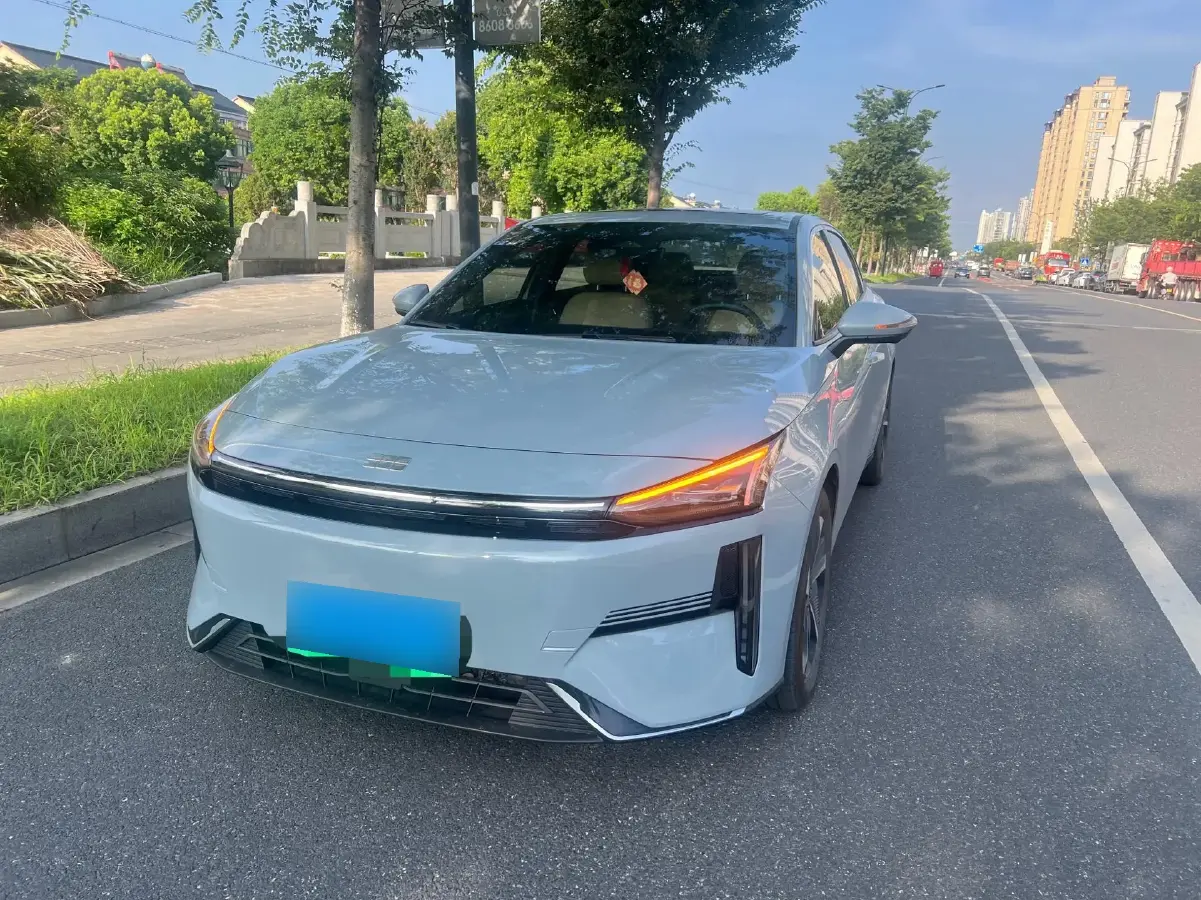 2024 Geely Galaxy L6 1.5T 163HP L4 3DHT PHEV