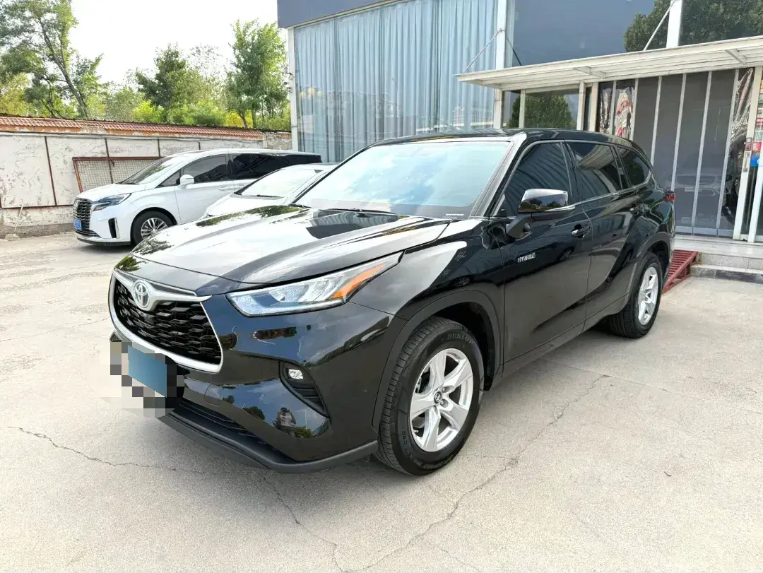 2023 Toyota Highlander 2.5L 189HP L4 E-CVT Hybrid