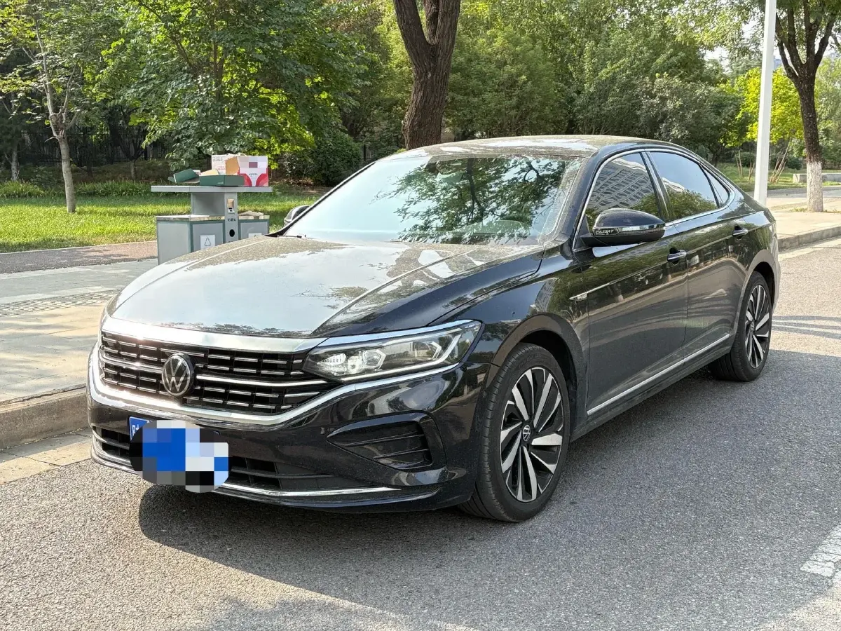 2024 Volkswagen Passat 2.0T 220HP L4 7DCT