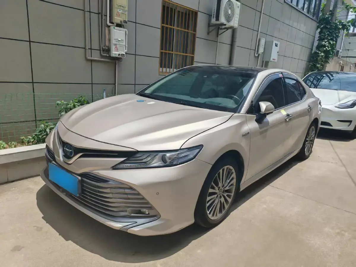 2019 Toyota Camry 2.5L 178HP L4 E-CVT Hybrid