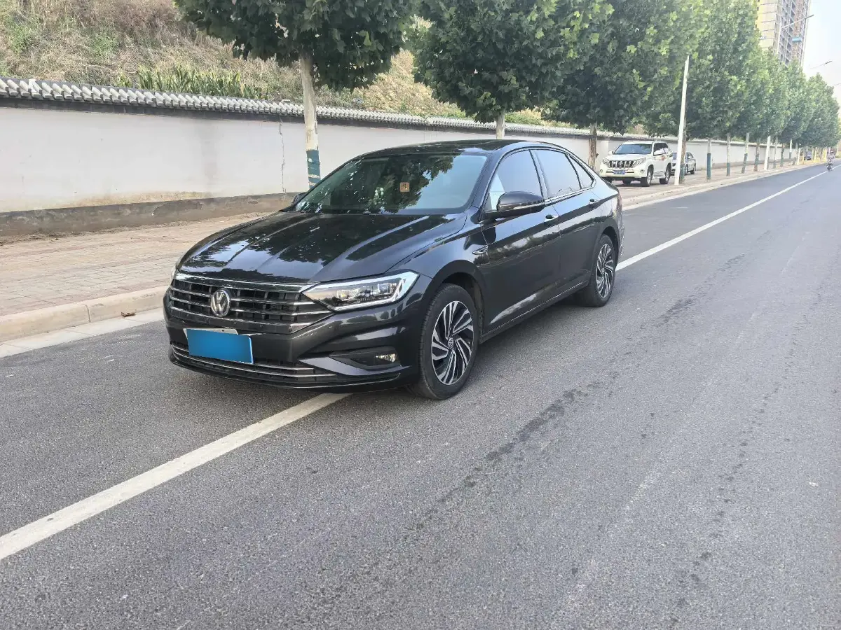 2021 Volkswagen Sagitar 1.2T 116HP L4 7DCT