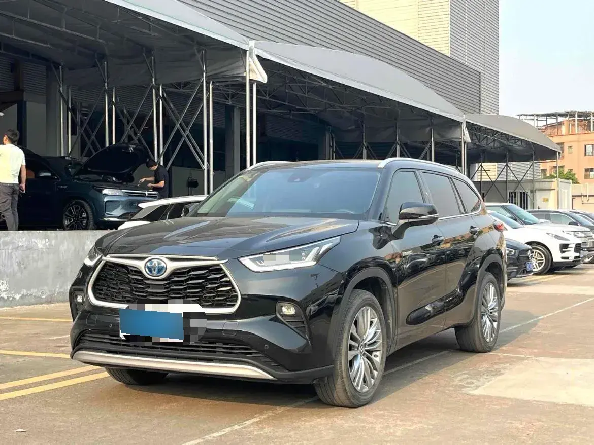 2022 Toyota Highlander 2.5L 192HP L4 E-CVT Hybrid