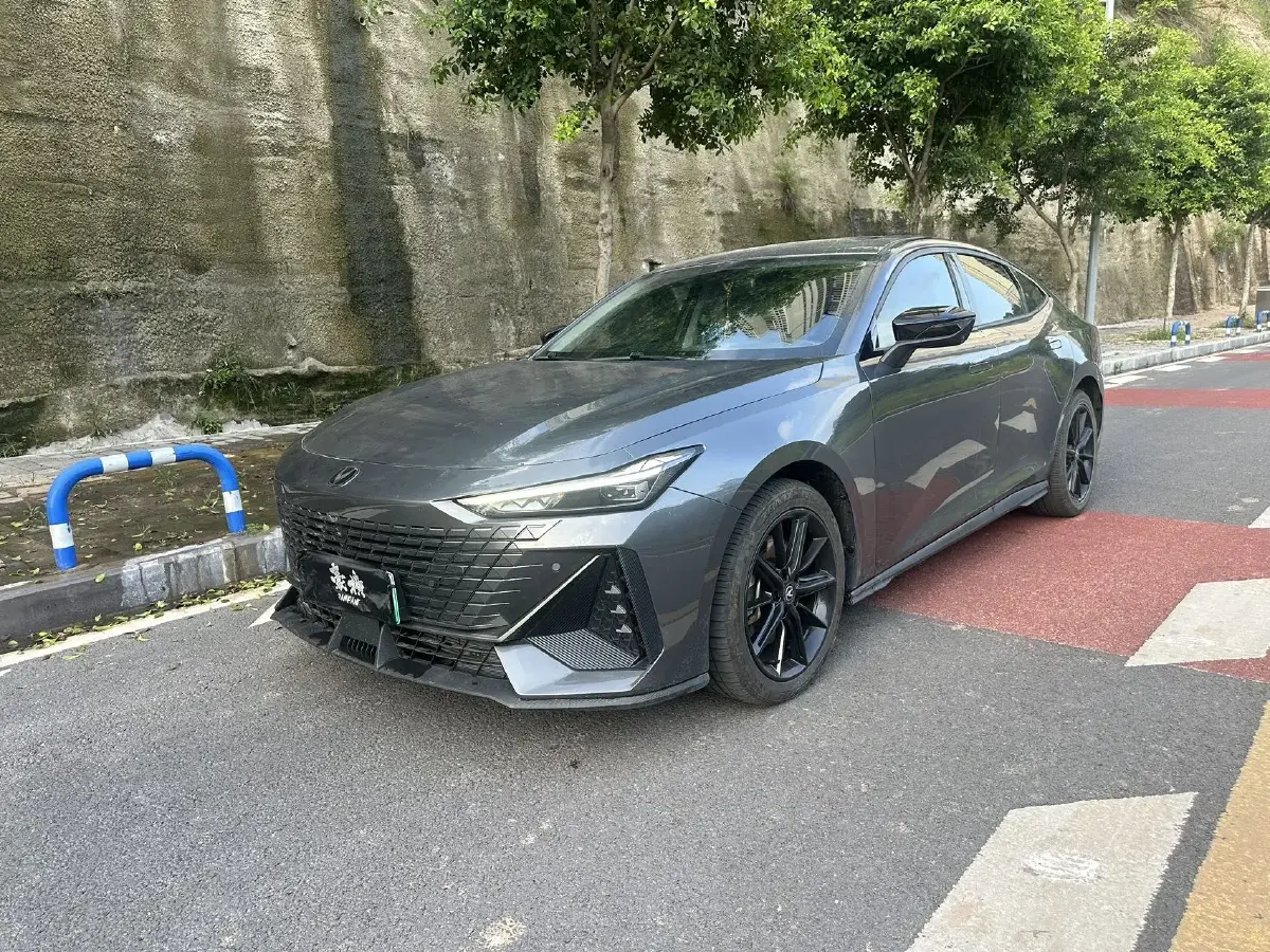 2023 ChangAn UNI-V iDD 1.5T 170HP L4 6TCT PHEV 18.4KWH