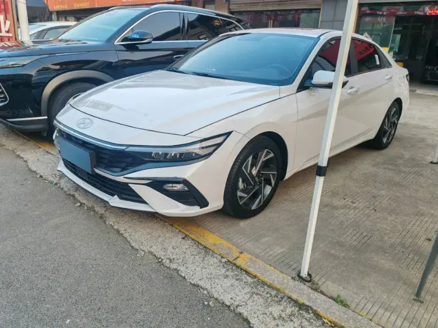 2022 Hyundai Elantra 1.5L 115HP L4 CVT