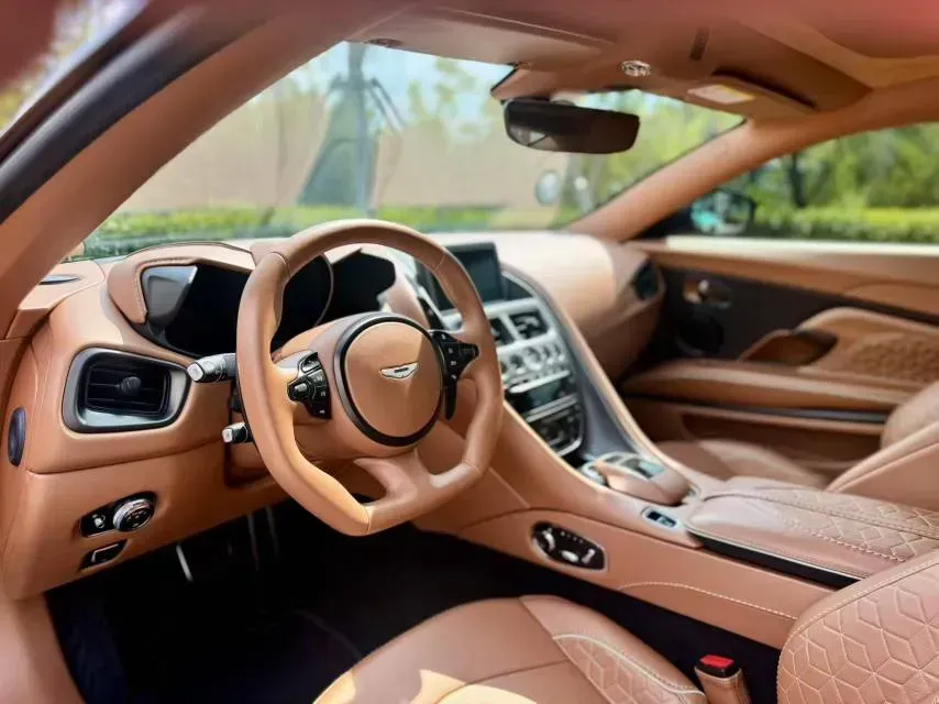 2019 Aston Martin DBS 5.2T 725HP V12 8AT,autocango,china used car exporter,china ev exporter,chinese used car exporter,chinese used ev exporter