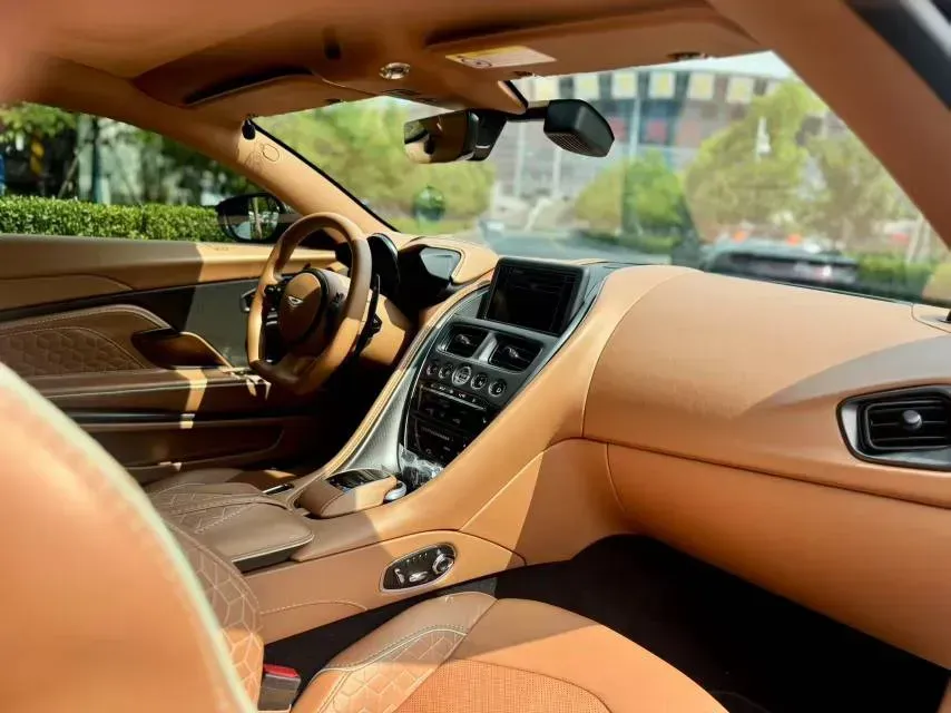 2019 Aston Martin DBS 5.2T 725HP V12 8AT,autocango,china used car exporter,china ev exporter,chinese used car exporter,chinese used ev exporter