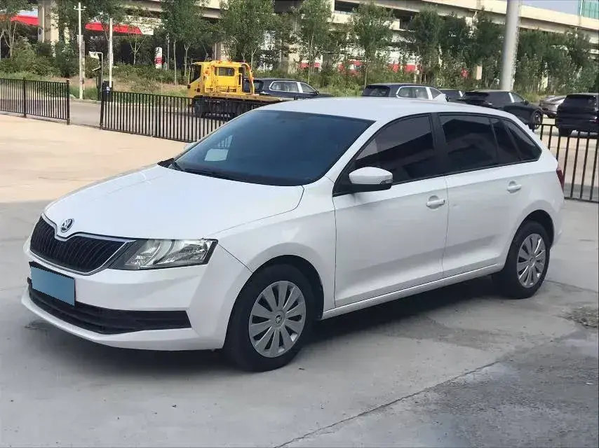 2019 Skoda Rapid Spaceback 1.5L 110HP L4 6AT