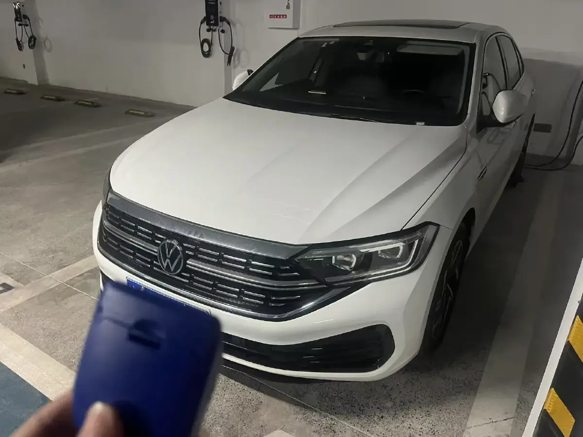 2023 Volkswagen Sagitar 1.5T 160HP L4 7DCT