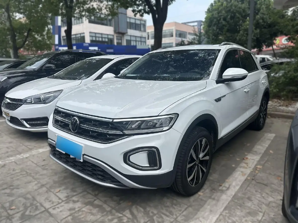 2025 Volkswagen T-Roc 1.4T 150HP L4 7DCT