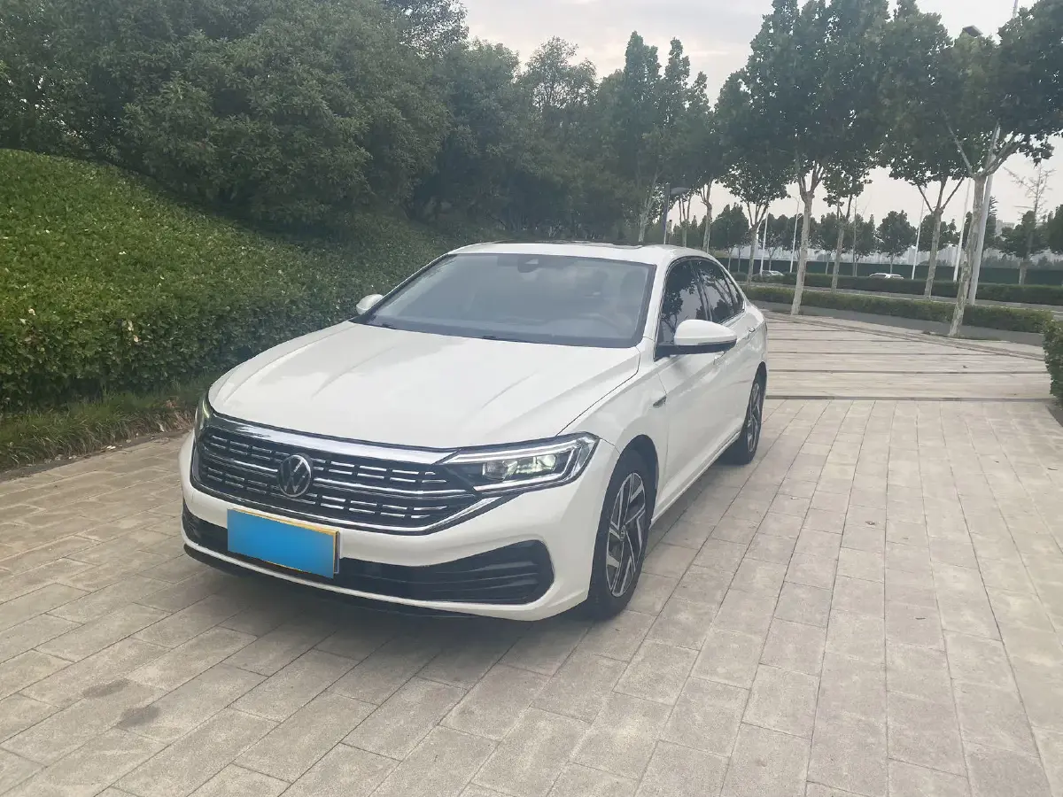 2023 Volkswagen Sagitar 1.2T 116HP L4 7DCT