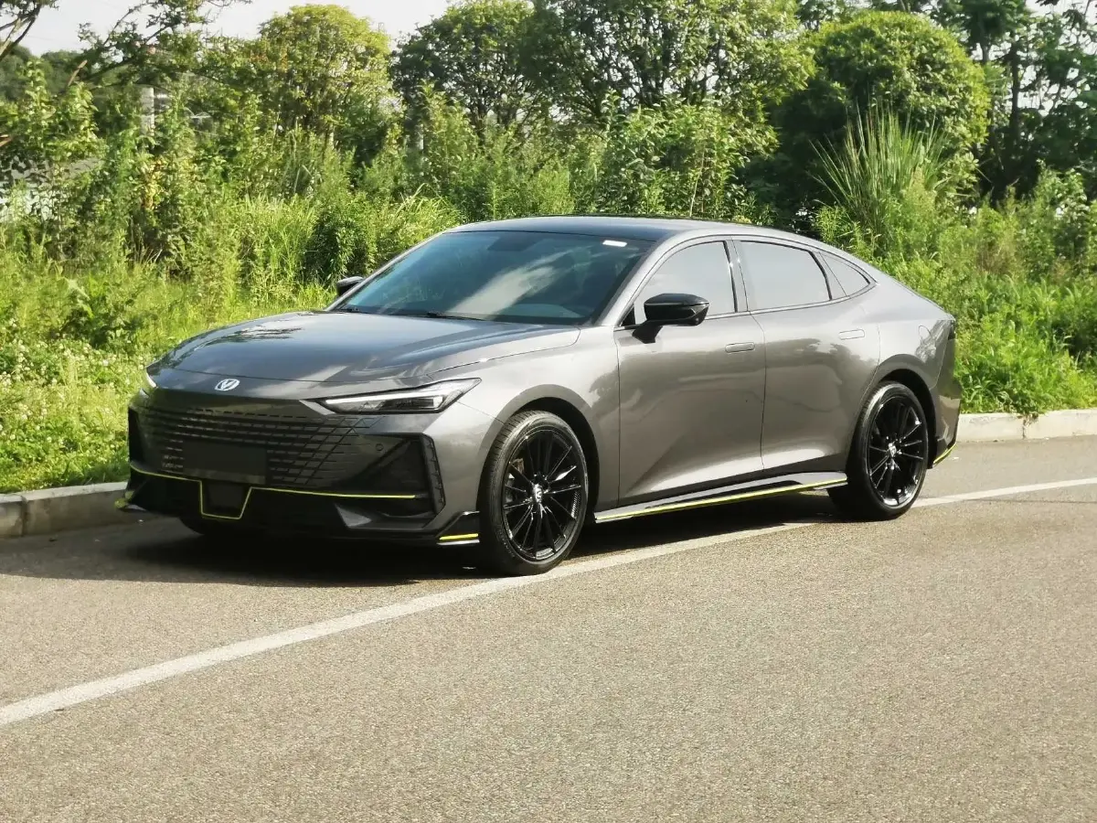 2022 ChangAn UNI-V 1.5T 188HP L4 7DCT