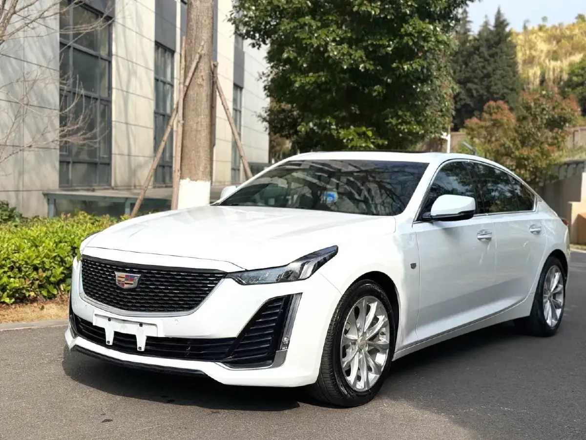 2022 Cadillac CT5 2.0T 237HP L4 10AT