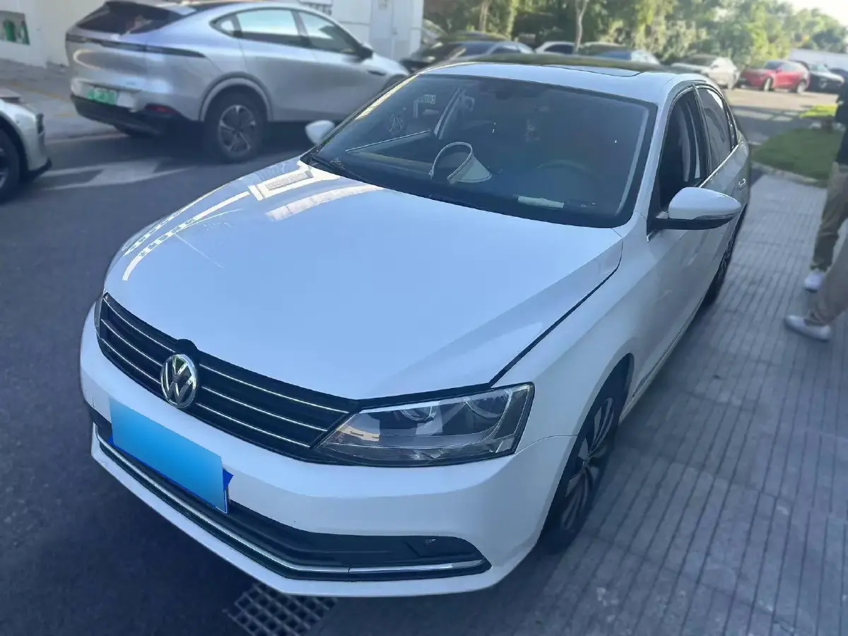 2017 Volkswagen Sagitar 1.6L 110HP L4 6AT