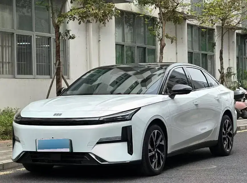 2023 Geely Galaxy L6 1.5T 163HP L4 3DHT PHEV