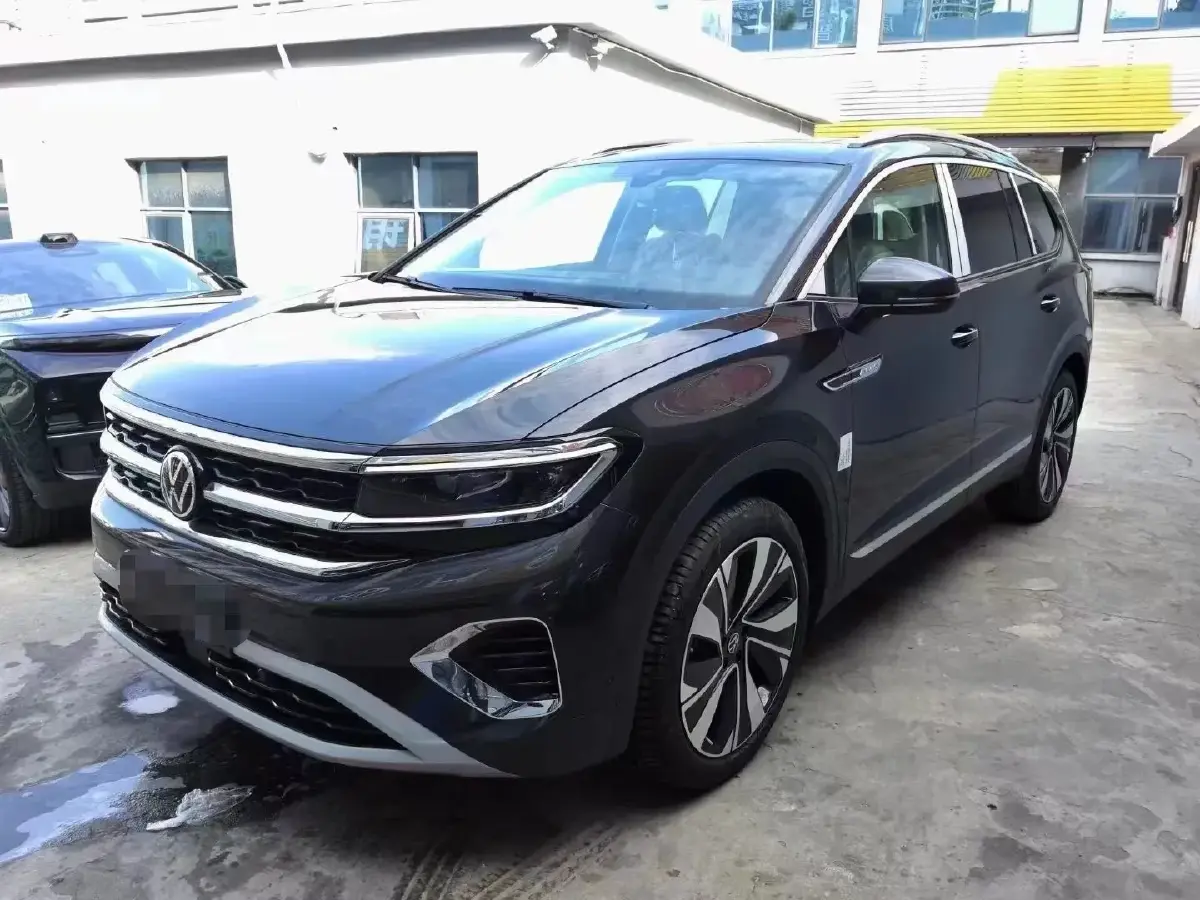 2023 Volkswagen Talagon 2.0T 220HP L4 7DCT