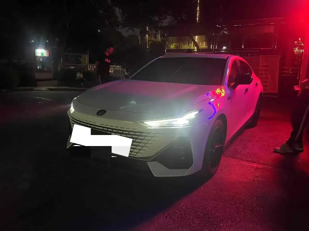 2023 ChangAn UNI-V iDD 1.5T 170HP L4 6TCT PHEV 18.4KWH