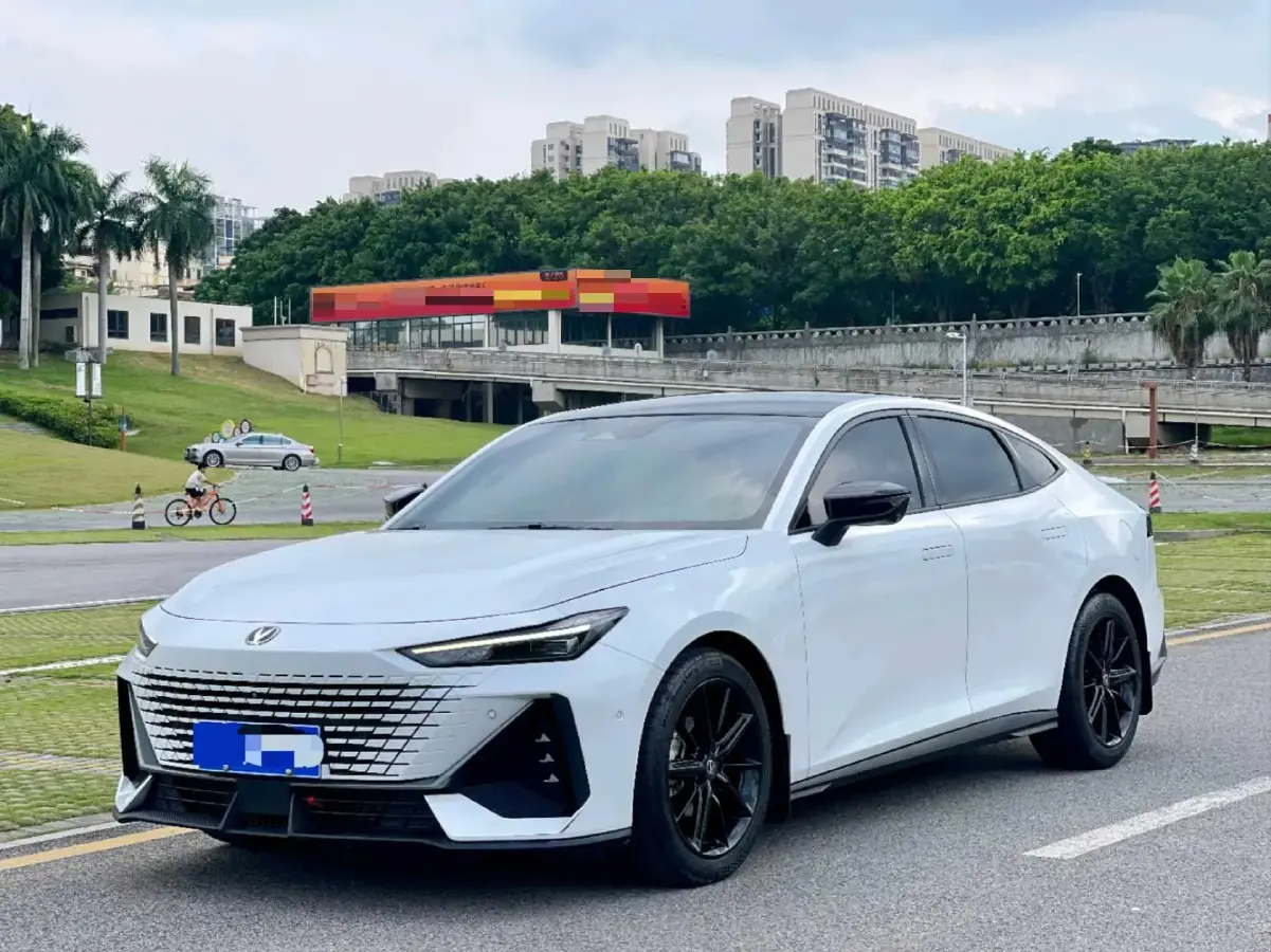 2022 ChangAn UNI-V 1.5T 188HP L4 7DCT