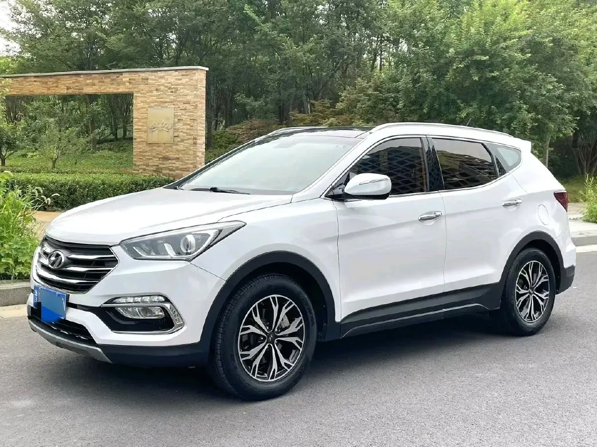 2017 Hyundai Santafe 2.4L 189HP L4 6AT