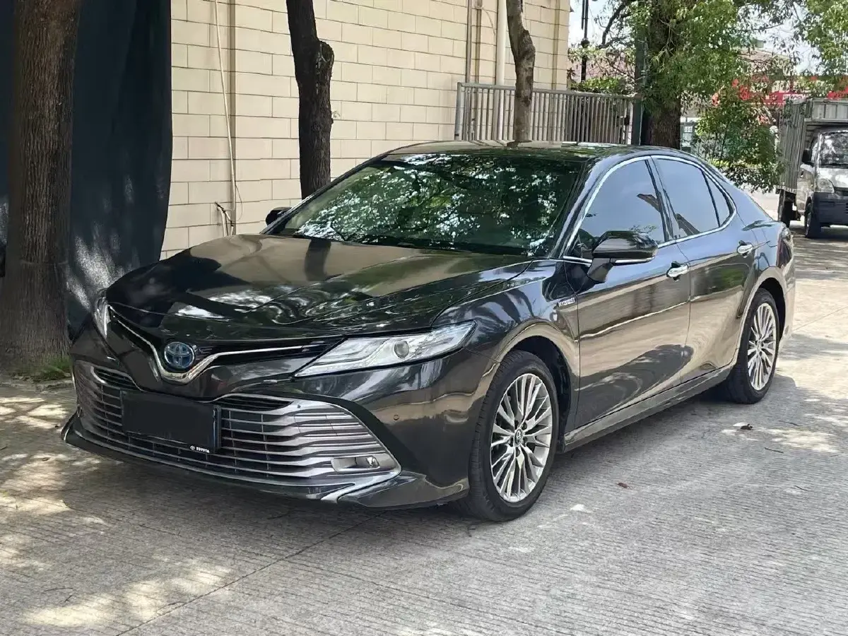 2019 Toyota Camry 2.5L 178HP L4 E-CVT Hybrid