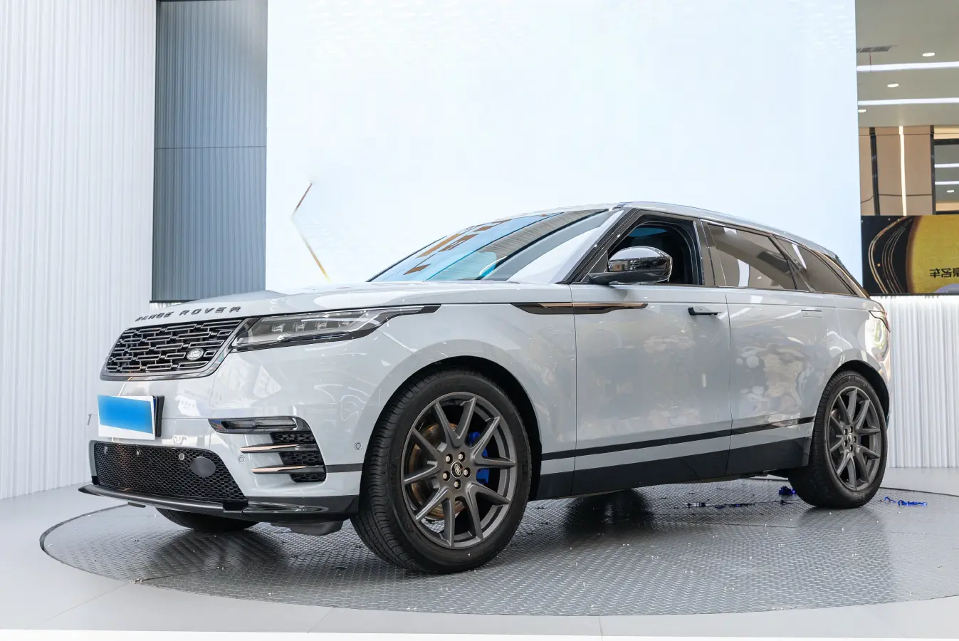 2024 Land Rover Range Rover Velar 2.0T 250HP L4 8AT