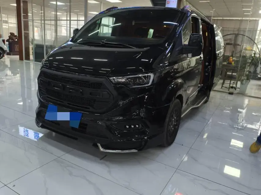 2023 Ford Tourneo 2.0T 220HP L4 9AT