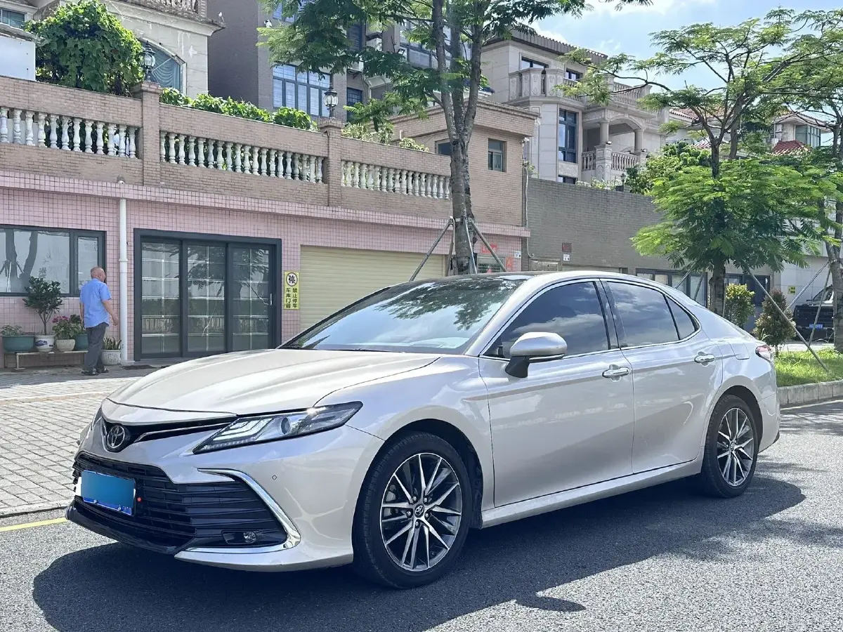 2021 Toyota Camry 2.5L 209HP L4 8AT