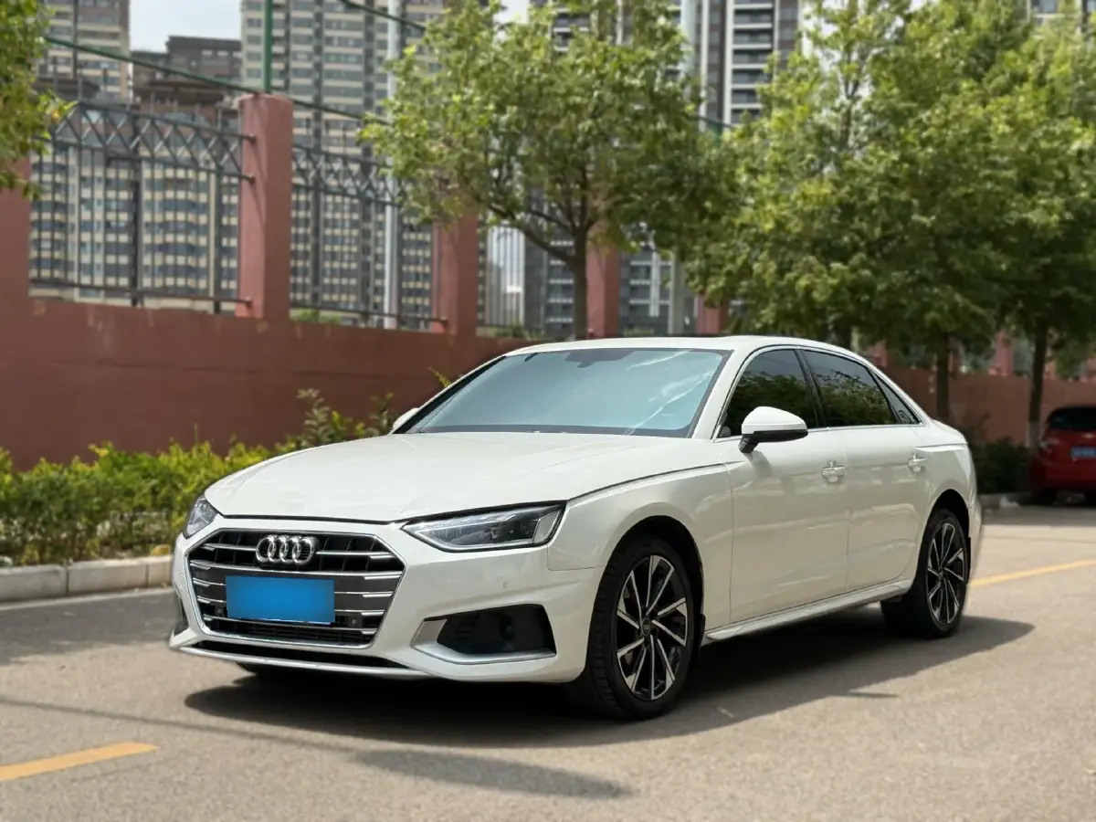 2022 Audi A4L 2.0T 190HP L4 7DCT