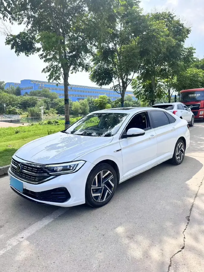 2023 Volkswagen Sagitar 1.2T 116HP L4 7DCT