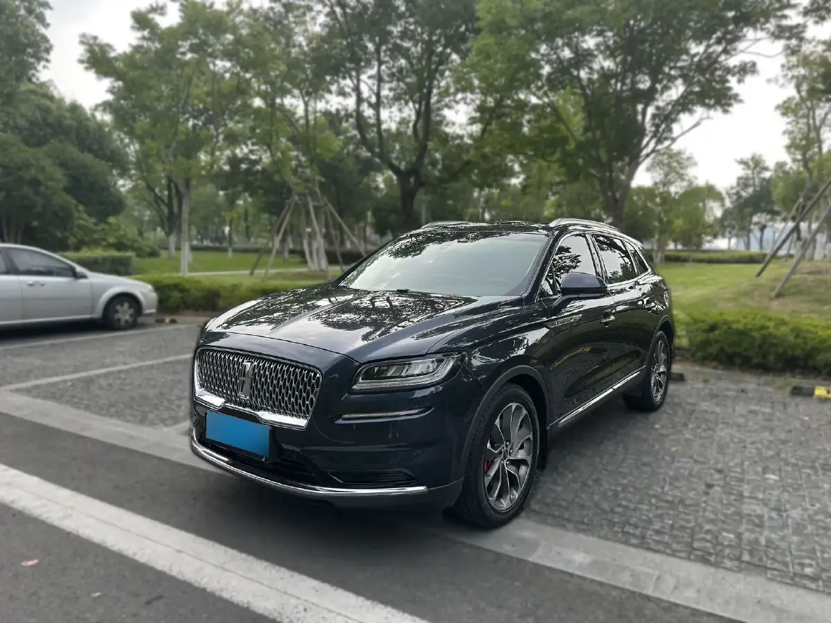 2021 Lincoln Nautilus 2.0T 245HP L4 8AT