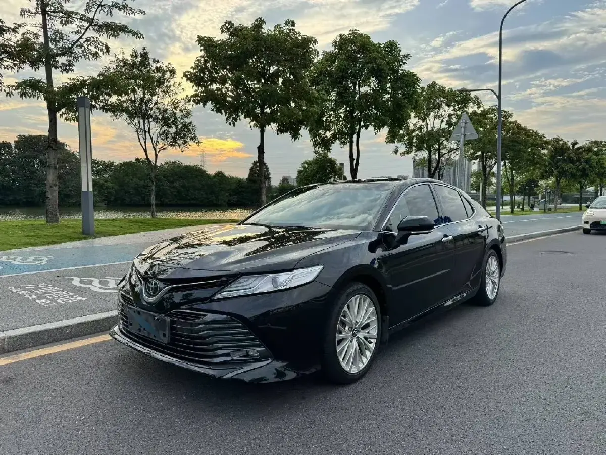 2019 Toyota Camry 2.5L 209HP L4 8AT