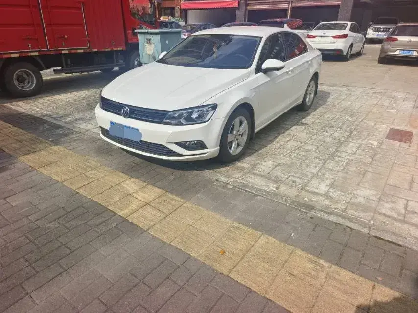 2017 Volkswagen Lamando 1.4T 131HP L4 7DCT
