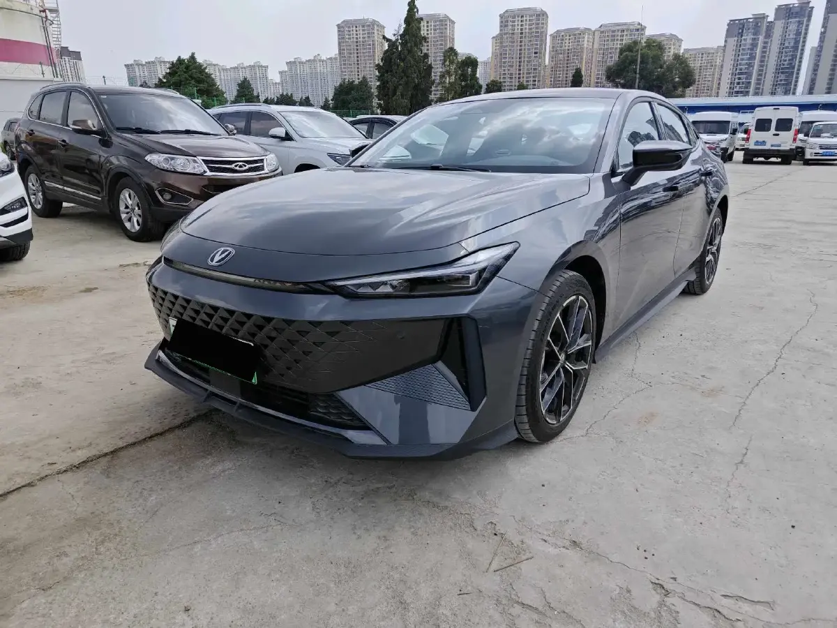 2024 ChangAn UNI-V iDD 1.5L 110HP L4 E-CVT PHEV 18.99KWH