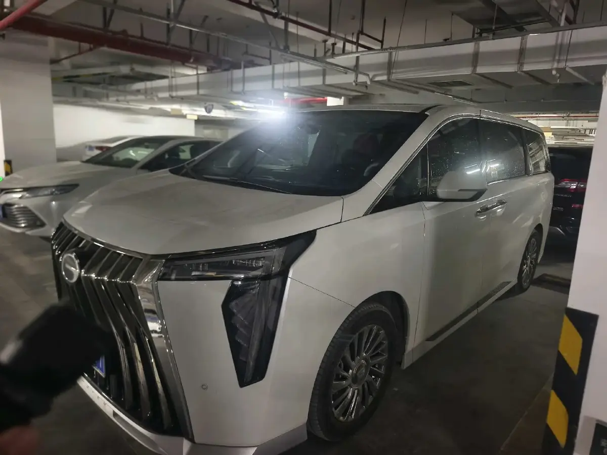 2023 GAC Trumpchi M8 2.0T 190HP L4 E-CVT Hybrid