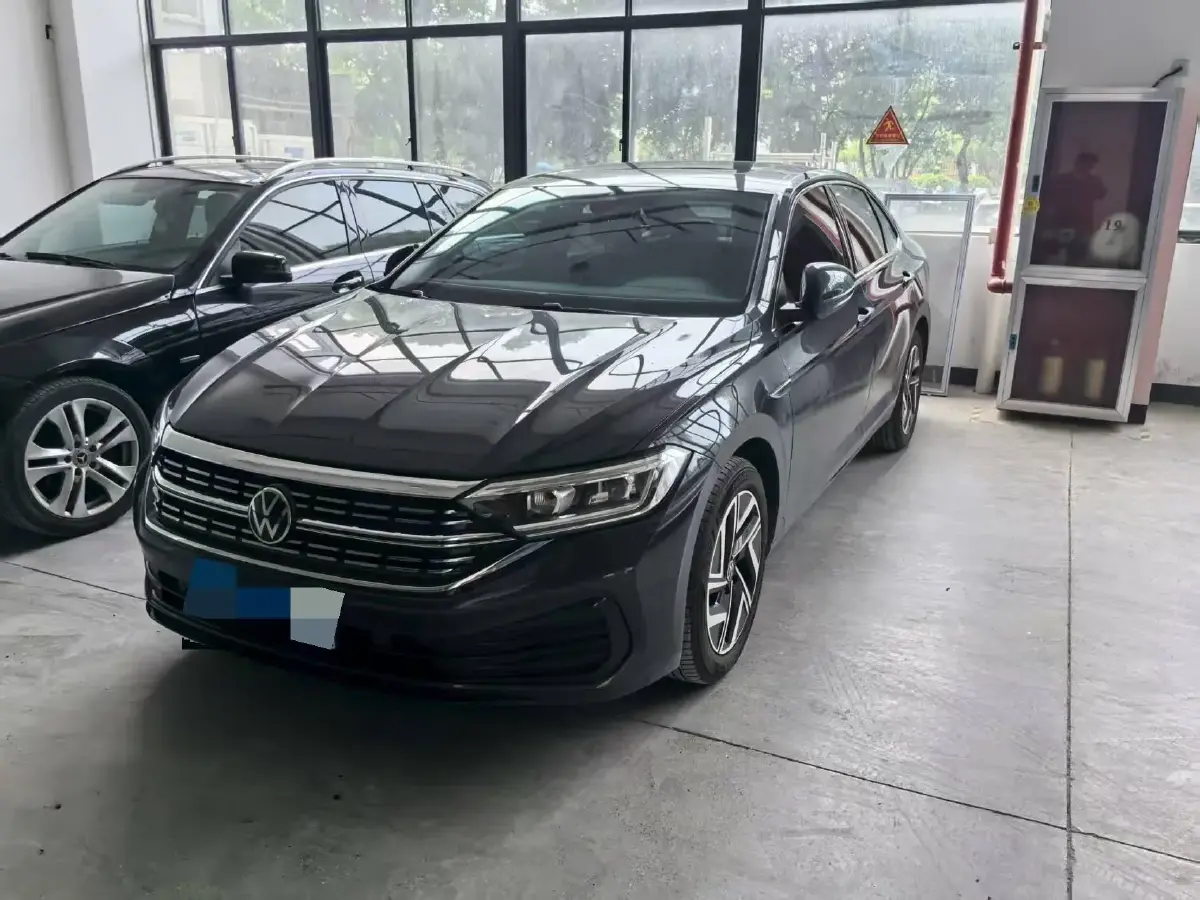 2025 Volkswagen Sagitar 1.5T 160HP L4 7DCT