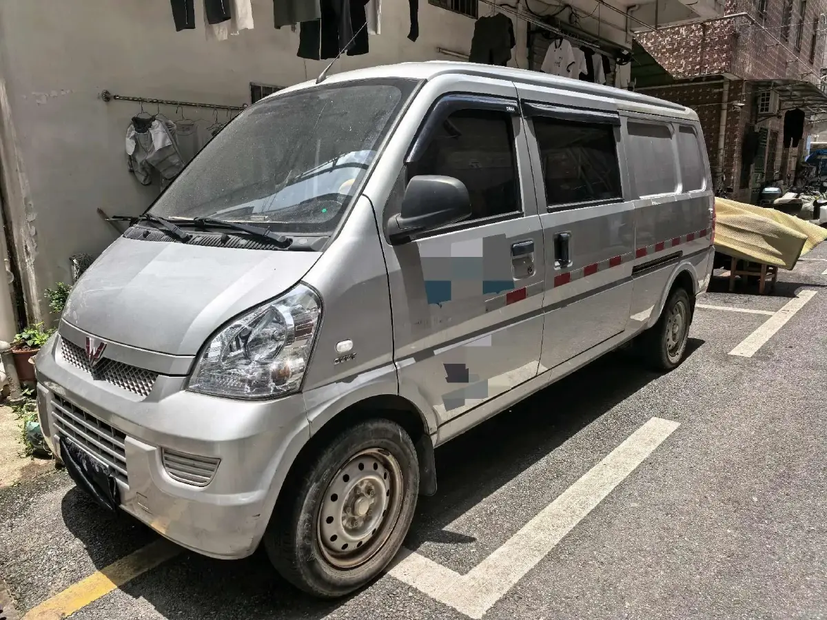 2021 WuLing RongGuang 1.5L 99HP L4 5MT