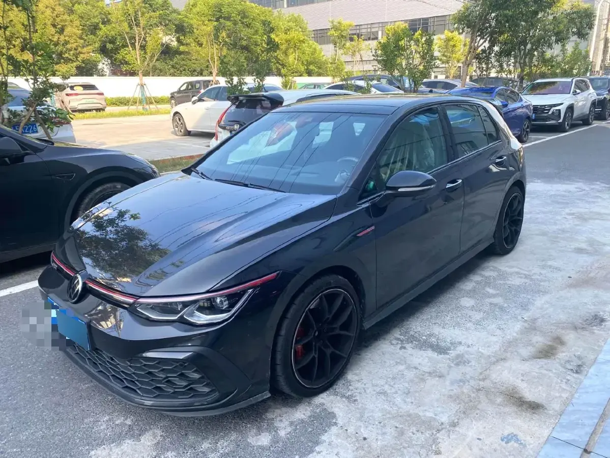 2023 Volkswagen GolfGTI 2.0T 220HP L4 7DCT