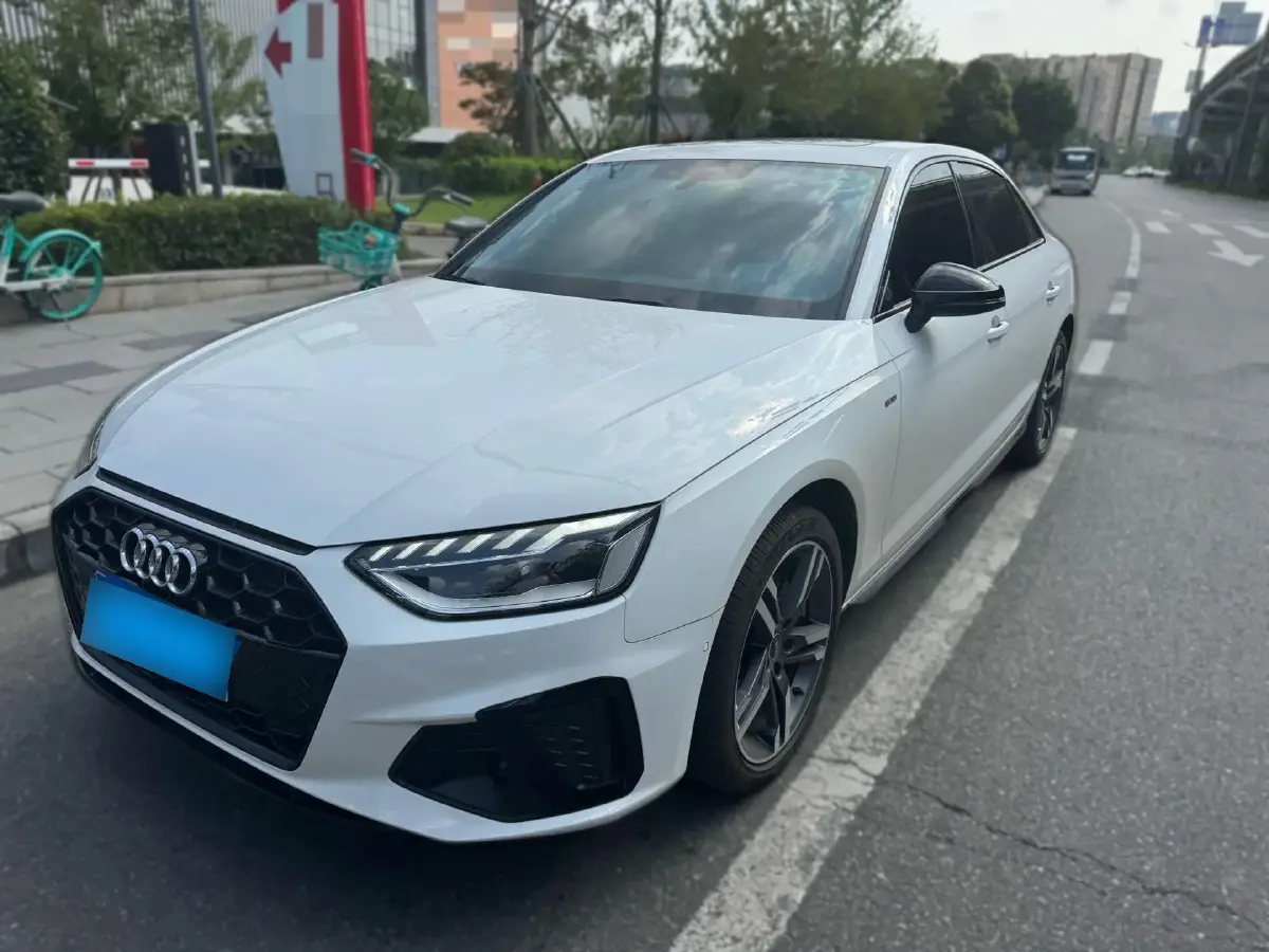 2023 Audi A4L 2.0T 190HP L4 7DCT