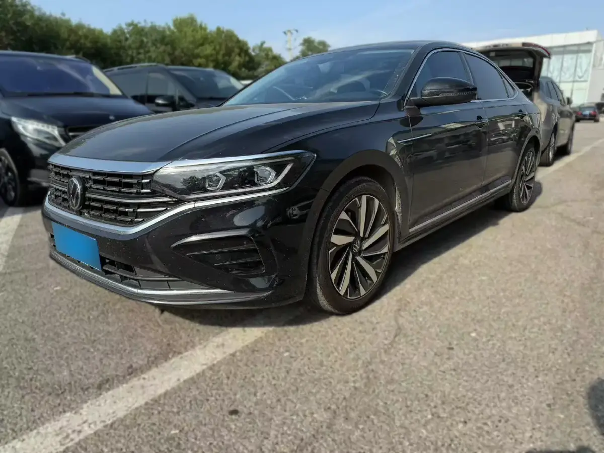2022 Volkswagen Passat 2.0T 186HP L4 7DCT