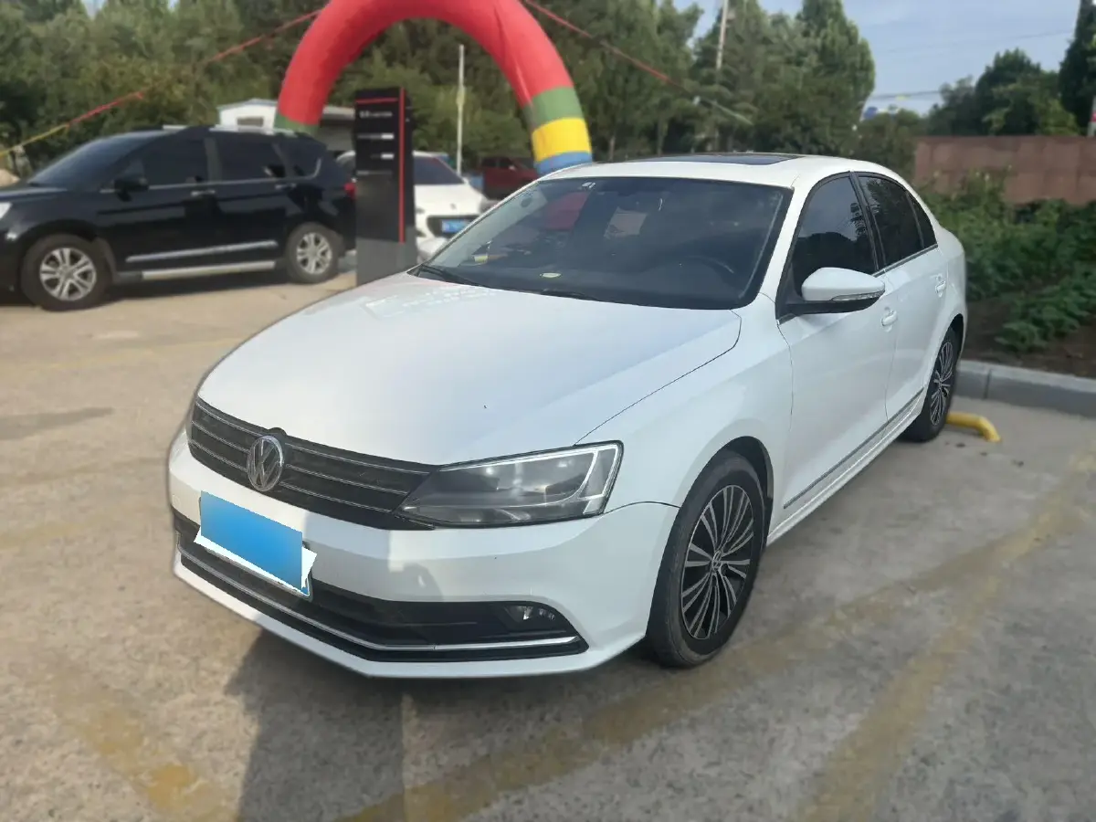 2018 Volkswagen Sagitar 1.2T 110HP L4 7DCT