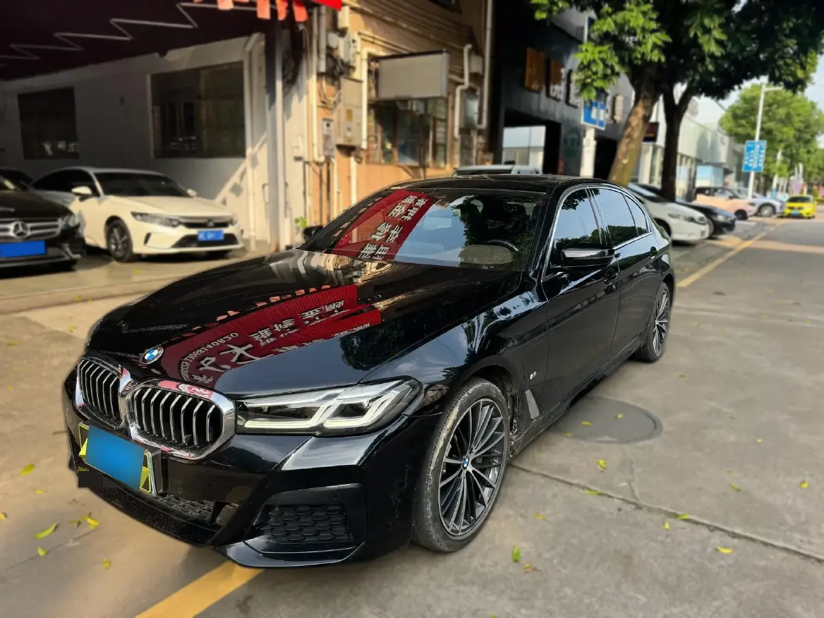 2022 BMW 5 Series 2.0T 252HP L4 8AT