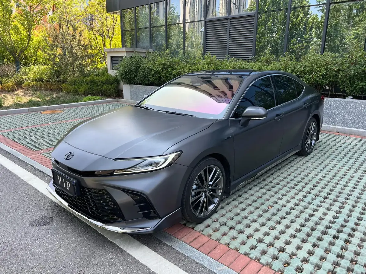 2025 Toyota Camry 2.0L 152HP L4 E-CVT Hybrid