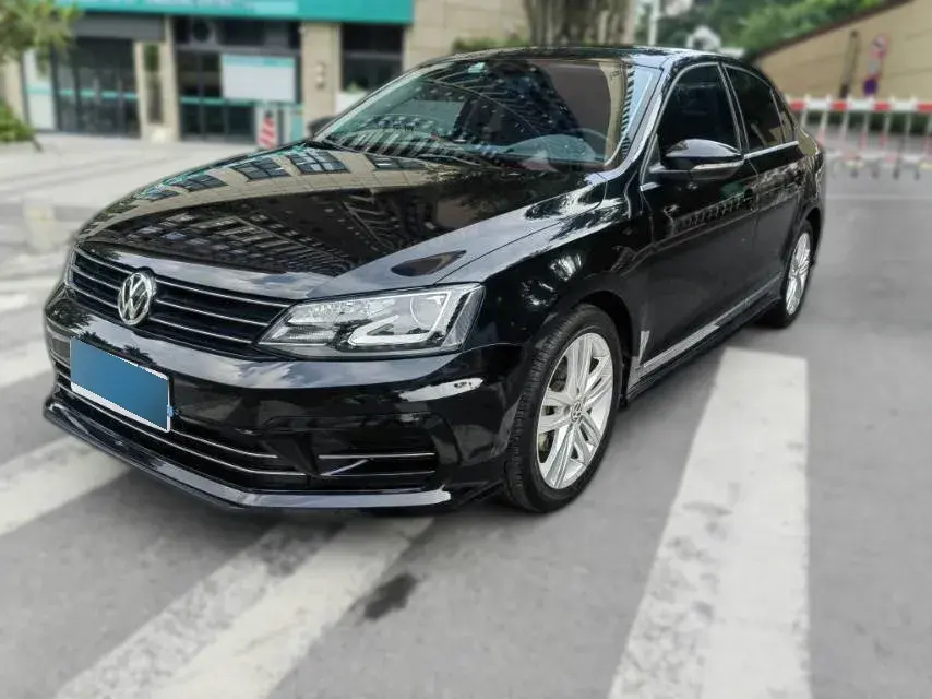 2018 Volkswagen Sagitar 1.4T 150HP L4 7DCT