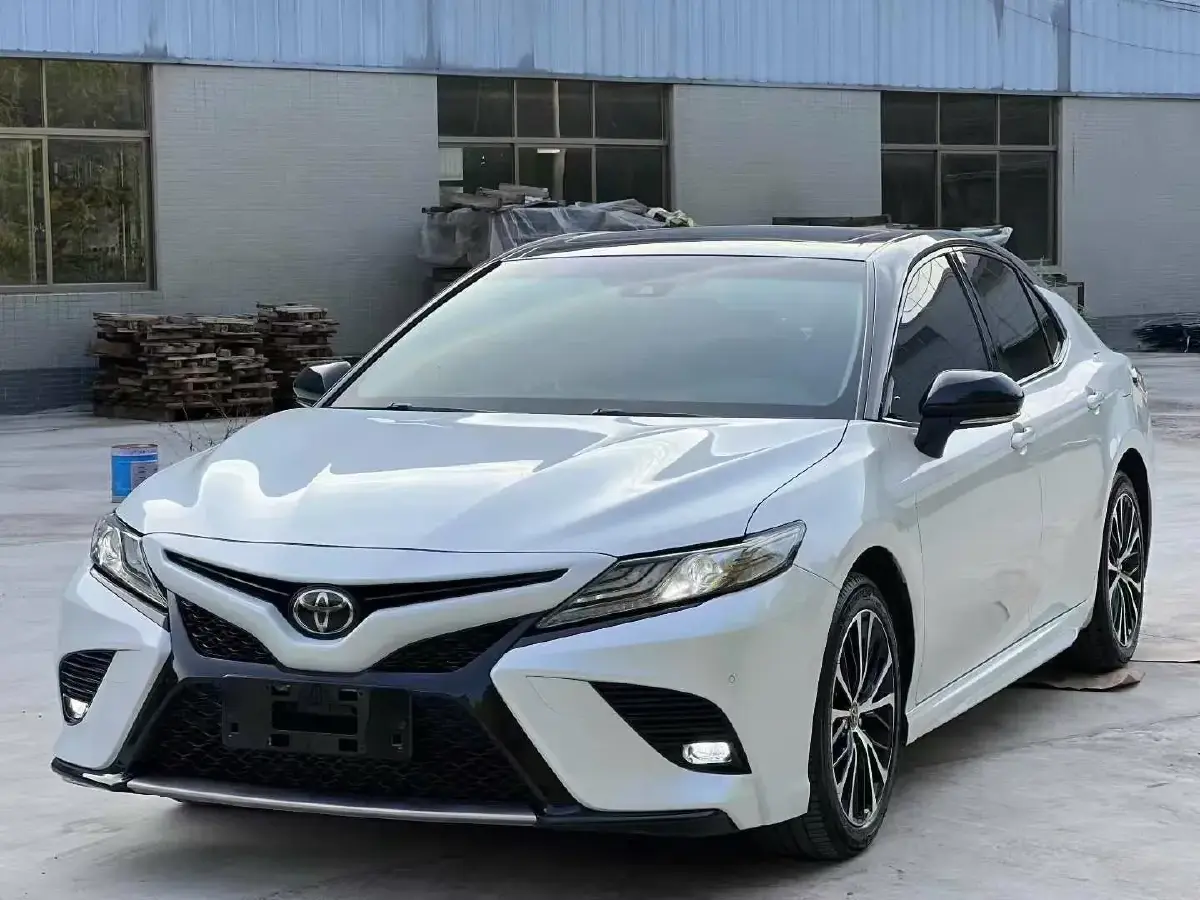 2018 Toyota Camry 2.5L 209HP L4 8AT