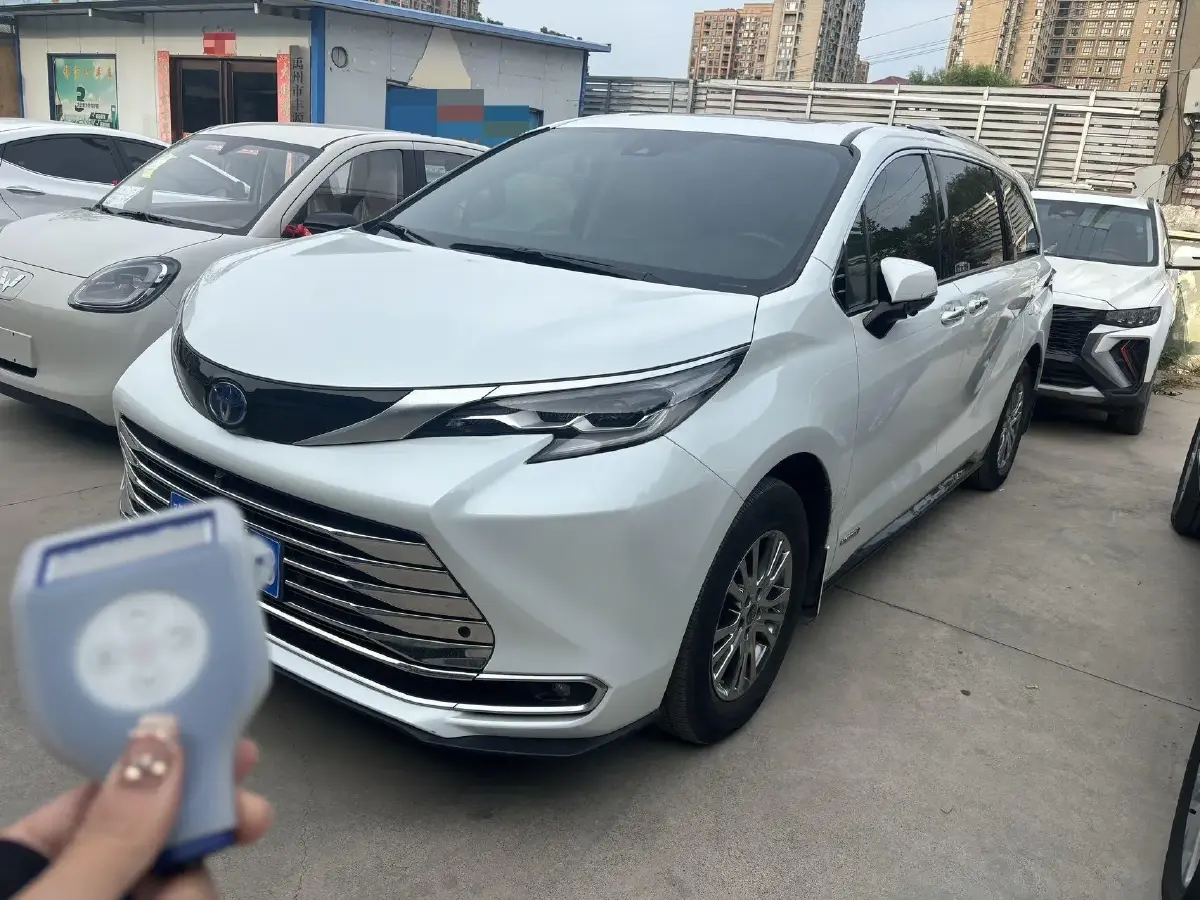 2021 Toyota Sienna 2.5L 192HP L4 E-CVT Hybrid