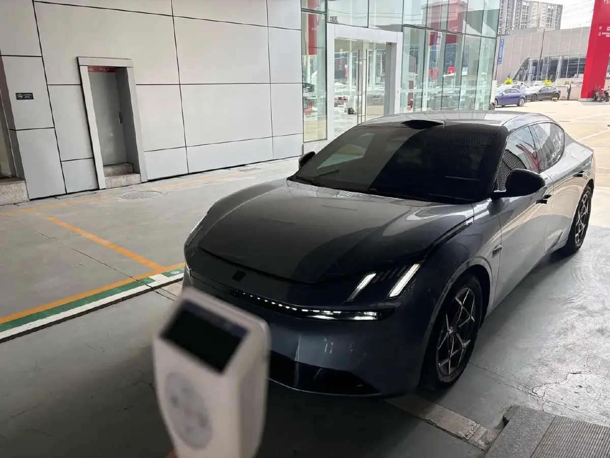 2025 LYNK&CO Z10 BEV 95KWH