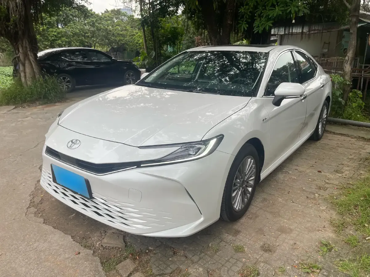 2024 Toyota Camry 2.0L 152HP L4 E-CVT Hybrid