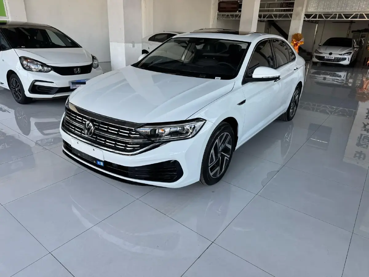 2025 Volkswagen Sagitar 1.5T 160HP L4 7DCT